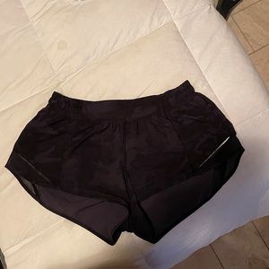 Lululemon Camo Hotty hot shorts 2.5 size 8